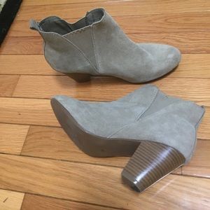 Cute suede boots!